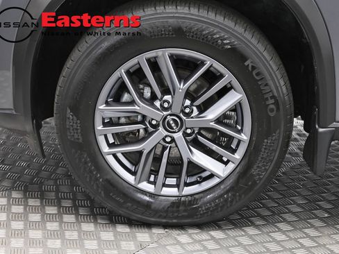 Used 2023 Nissan Rogue S AWD/4WD image 32