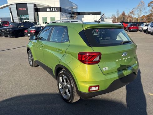 Used 2024 Hyundai Venue SEL image 3