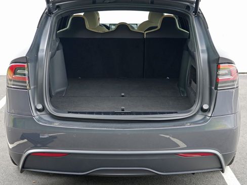 Used 2023 Tesla Model X AWD/4WD image 10