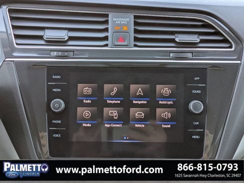 Used 2022 Volkswagen Tiguan SE w/ Panoramic Sunroof Package image 16