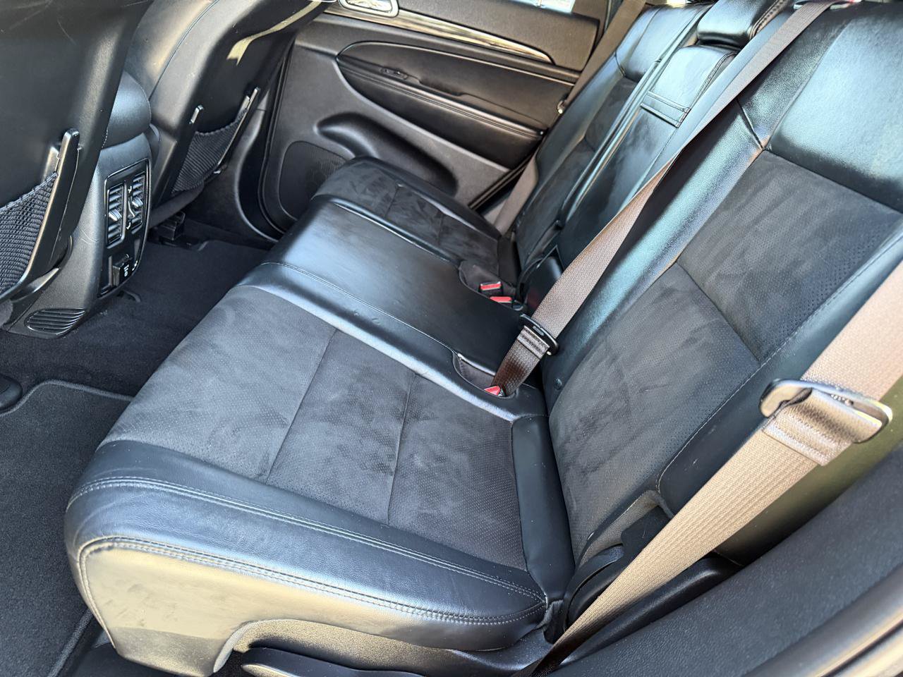 Used 2019 Jeep Grand Cherokee Altitude RWD image 13