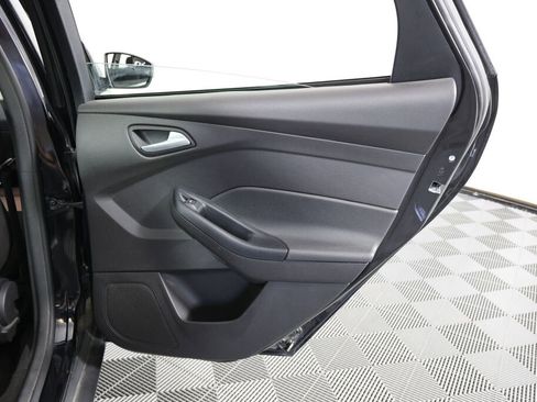 Used 2017 Ford Focus SE FWD image 19