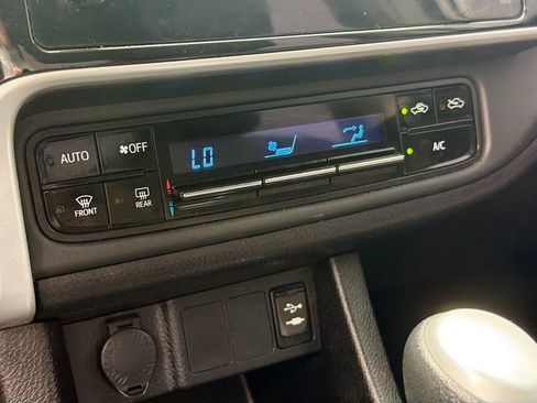 Used 2019 Toyota Corolla LE w/ Carpet Mat Package (TMS) image 17