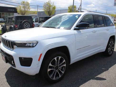 Used 2024 Jeep Grand Cherokee Overland w/ Trailer Tow Package AWD/4WD image 2