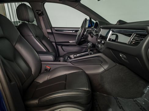 Used 2023 Porsche Macan image 25