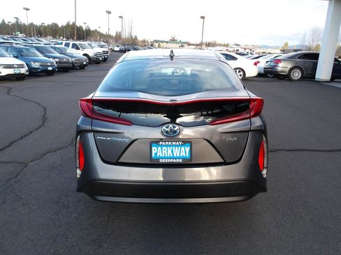 Used 2020 Toyota Prius Prime XLE FWD image 4