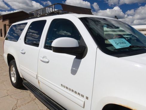 Used 2009 Chevrolet Suburban LT w/ Luxury Package AWD/4WD image 10