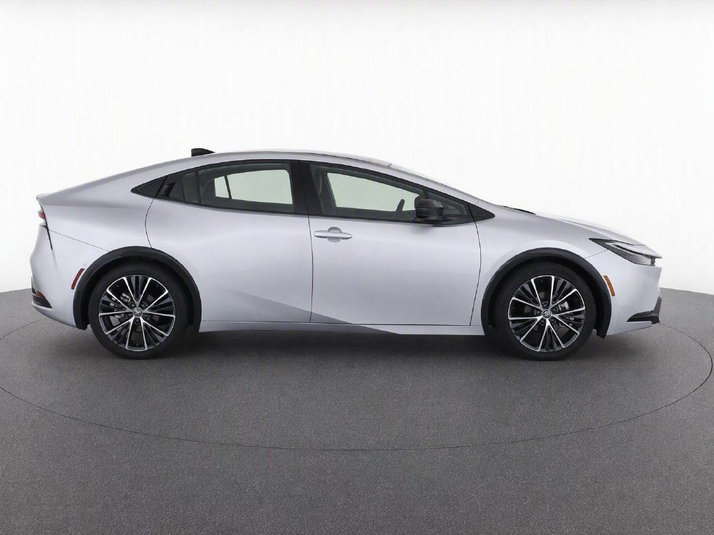 Used 2024 Toyota Prius XLE FWD image 11
