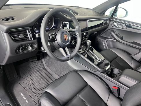 Certified 2026 Porsche Macan AWD/4WD image 4