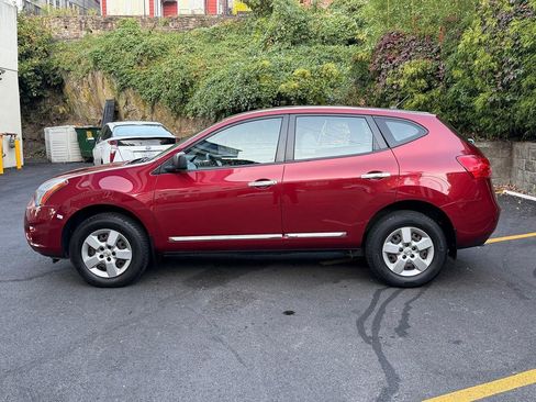 Used 2014 Nissan Rogue S image 2