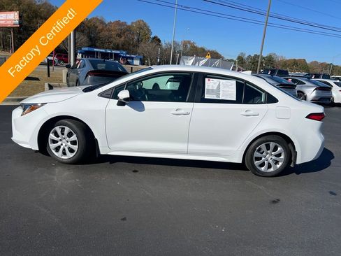 Used 2025 Toyota Corolla LE image 2