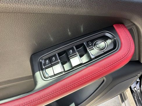 Certified 2023 Porsche Macan AWD/4WD image 21