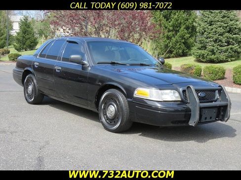 Used 2005 Ford Crown Victoria Police Interceptor image 3