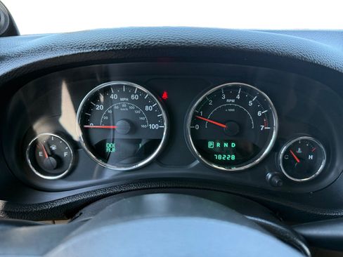 Used 2012 Jeep Wrangler Unlimited Rubicon w/ Connectivity Group AWD/4WD image 11