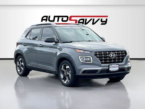 Used 2023 Hyundai Venue Limited FWD image 1