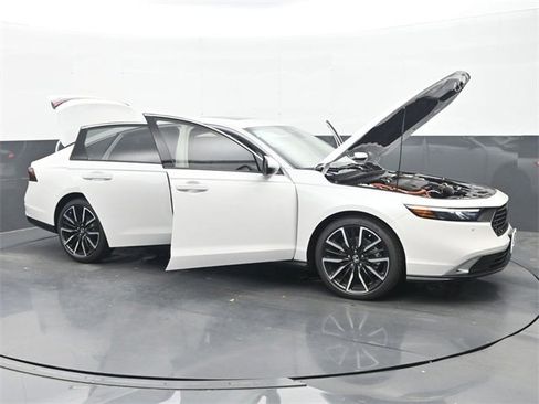 Certified 2025 Honda Accord Touring image 36