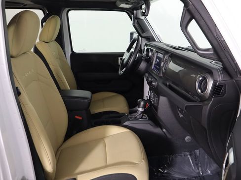 Used 2022 Jeep Wrangler Unlimited Sahara AWD/4WD image 18