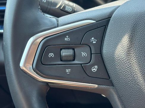 Used 2025 Chevrolet Trax LT w/ Driver Confidence Package FWD image 19
