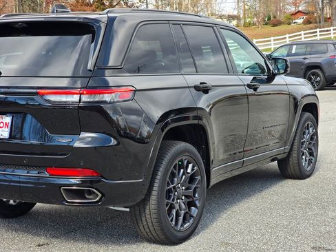 New 2025 Jeep Grand Cherokee Summit image 40