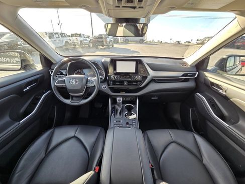 Used 2024 Toyota Highlander XLE image 26