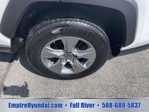 Used 2022 Toyota RAV4 LE AWD/4WD image 13