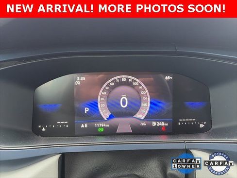 Used 2024 Volkswagen Taos SE image 3