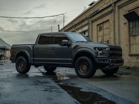 Used 2017 Ford F150 Raptor w/ Equipment Group 802A Luxury image 45