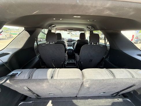 Used 2020 Ford Explorer XLT image 19