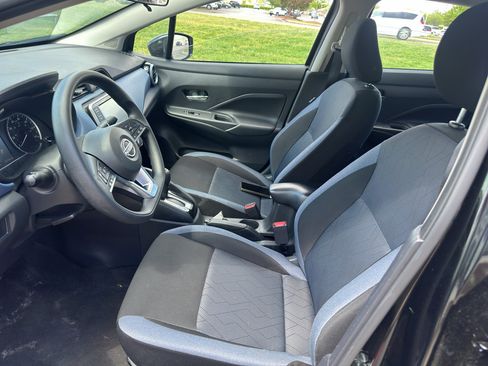 Used 2025 Nissan Versa SV image 15