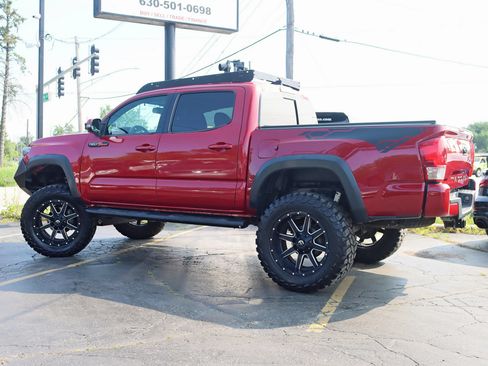 Used 2017 Toyota Tacoma TRD Off-Road AWD/4WD image 13