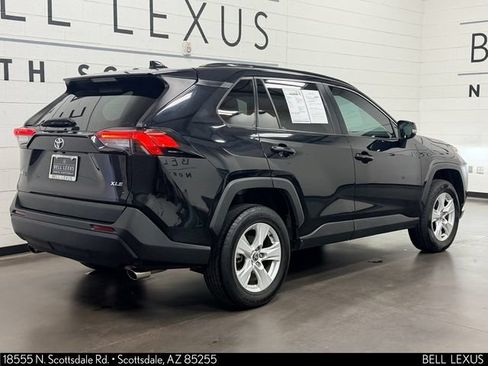 Used 2021 Toyota RAV4 XLE FWD image 4