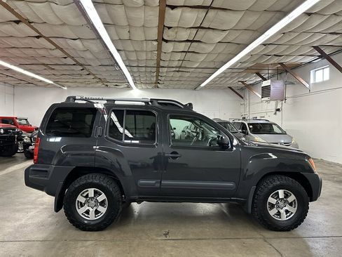 Used 2012 Nissan Xterra PRO-4X image 2