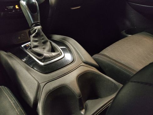 Used 2019 Nissan Rogue SV FWD image 26