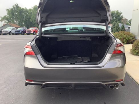 Used 2023 Toyota Camry SE FWD image 6