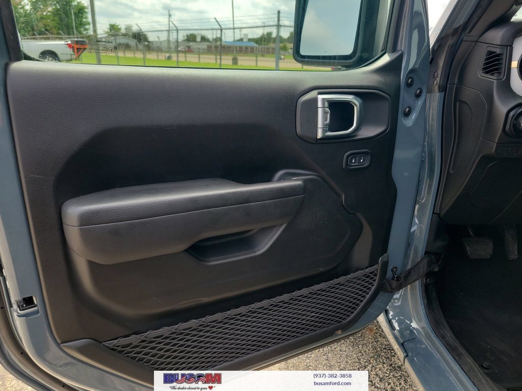 Used 2025 Jeep Wrangler Sport AWD/4WD image 13