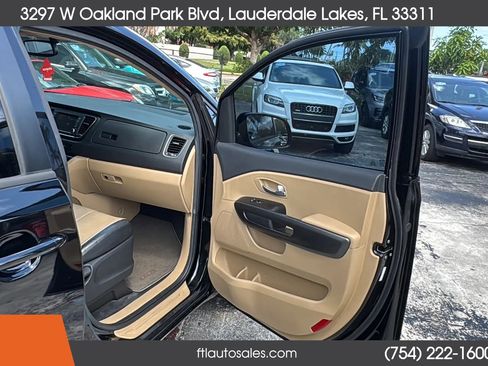 Used 2017 Kia Sedona LX w/ LX Essentials Premium Package FWD image 42
