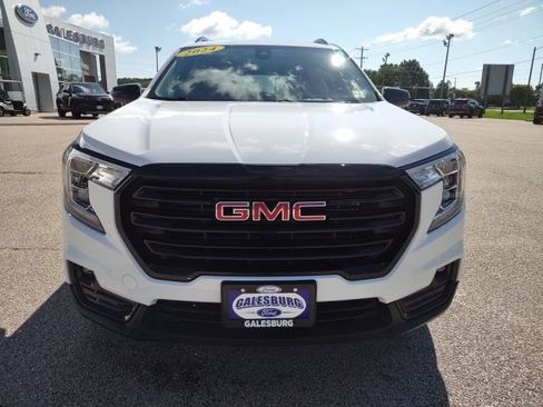 Used 2024 GMC Terrain SLT w/ Elevation Edition FWD image 8