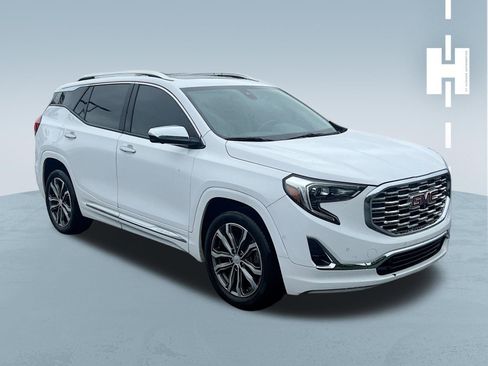 Used 2020 GMC Terrain Denali w/ Denali Premium Package FWD image 1