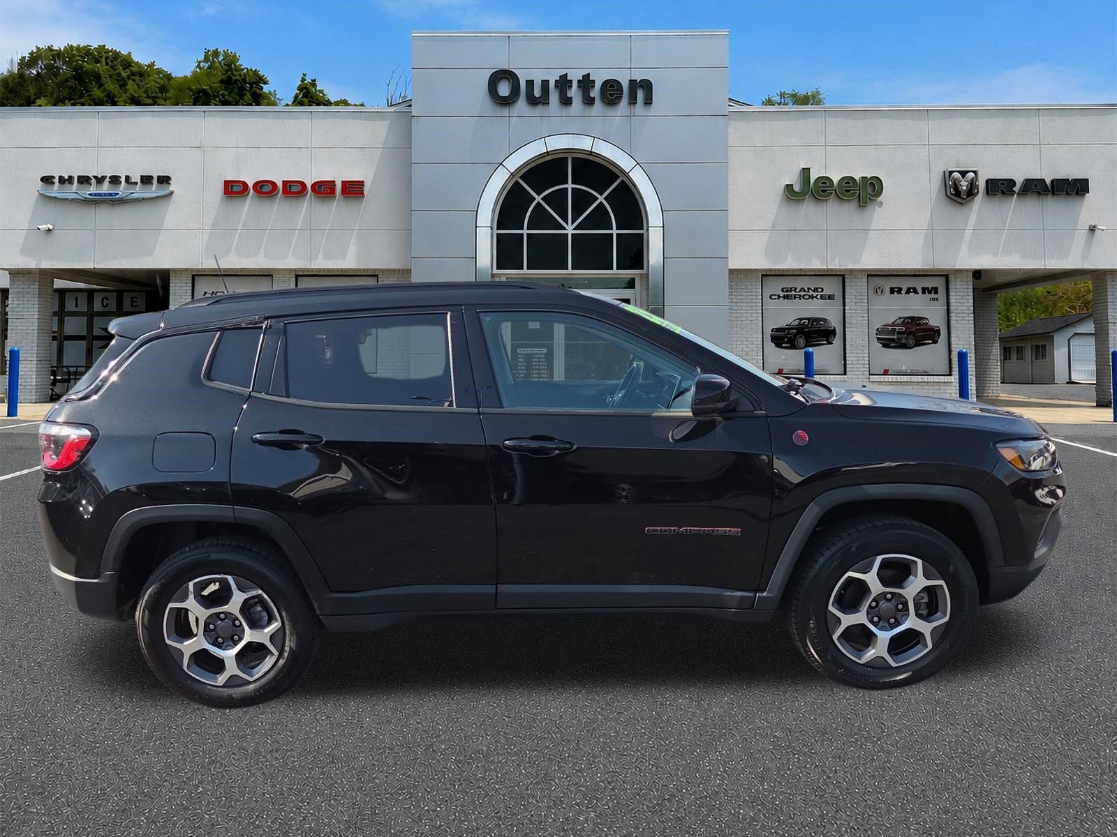 Certified 2022 Jeep Compass Trailhawk w/ Trailhawk Convenience Group AWD/4WD image 2