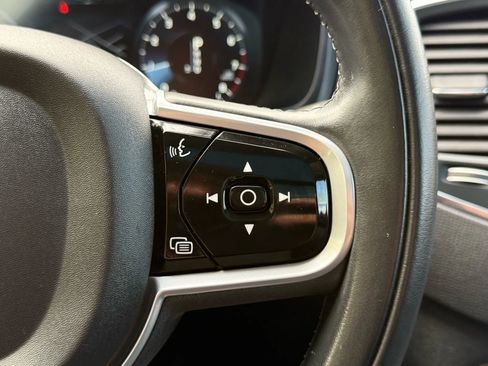Used 2022 Volvo XC90 T6 Momentum w/ Climate Package image 13