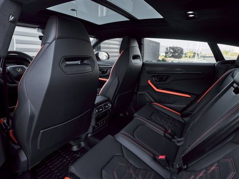 Used 2025 Lamborghini Urus SE image 38
