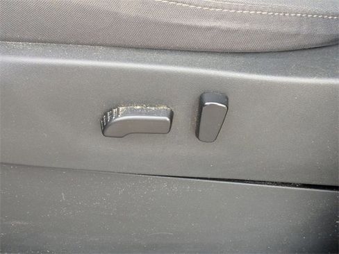 Used 2023 Nissan Frontier SV w/ Tow Package image 15