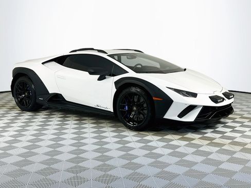 Used 2023 Lamborghini Huracan Sterrato AWD/4WD image 3