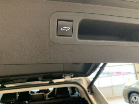 Used 2023 Toyota Highlander XLE AWD/4WD image 15