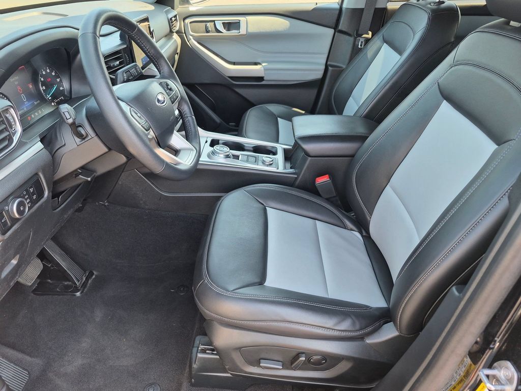 Used 2024 Ford Explorer XLT w/ Equipment Group 202A AWD/4WD image 10