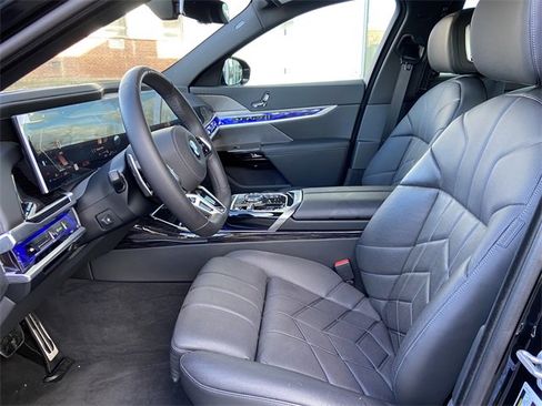 Certified 2025 BMW 740i xDrive w/ Executive Package image 25