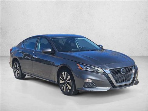 Used 2022 Nissan Altima 2.5 SV image 3