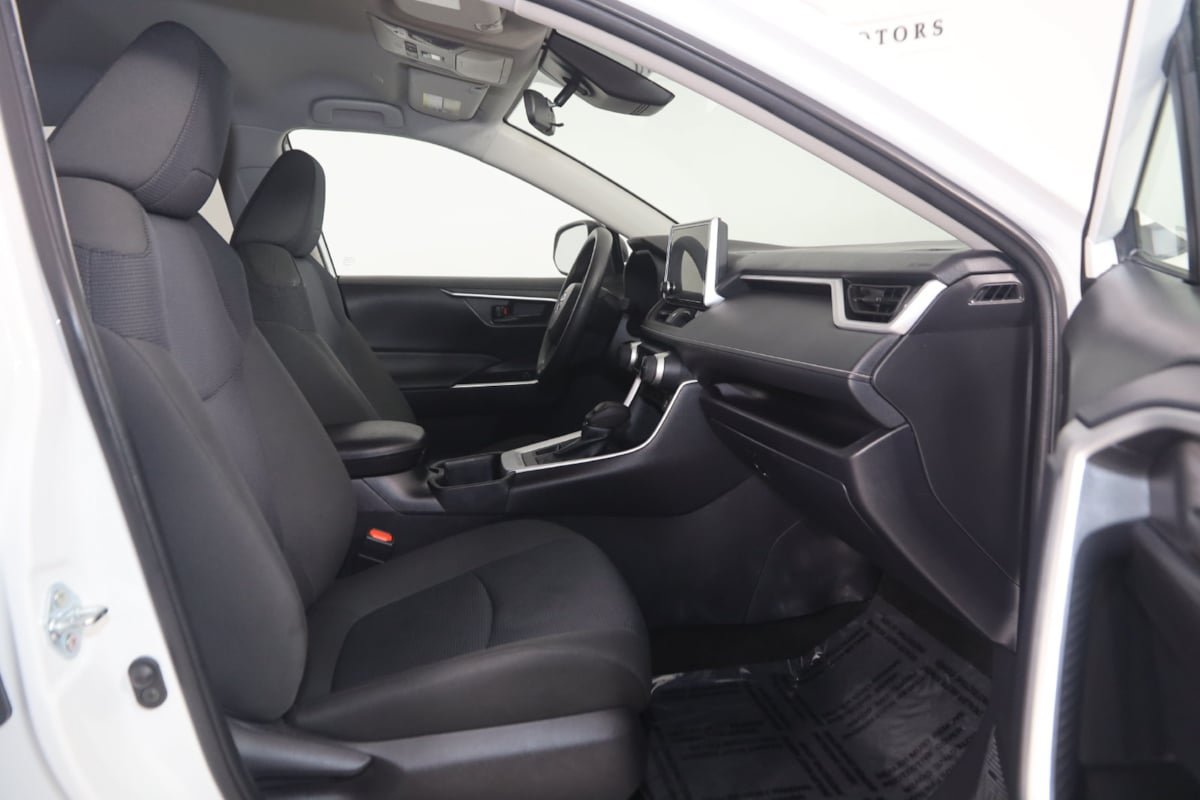 Used 2025 Toyota RAV4 LE AWD/4WD image 11