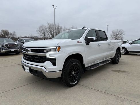 Used 2022 Chevrolet Silverado 1500 LT image 2