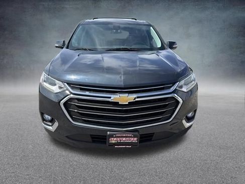 Used 2019 Chevrolet Traverse LT w/ LT Premium Package AWD/4WD image 3